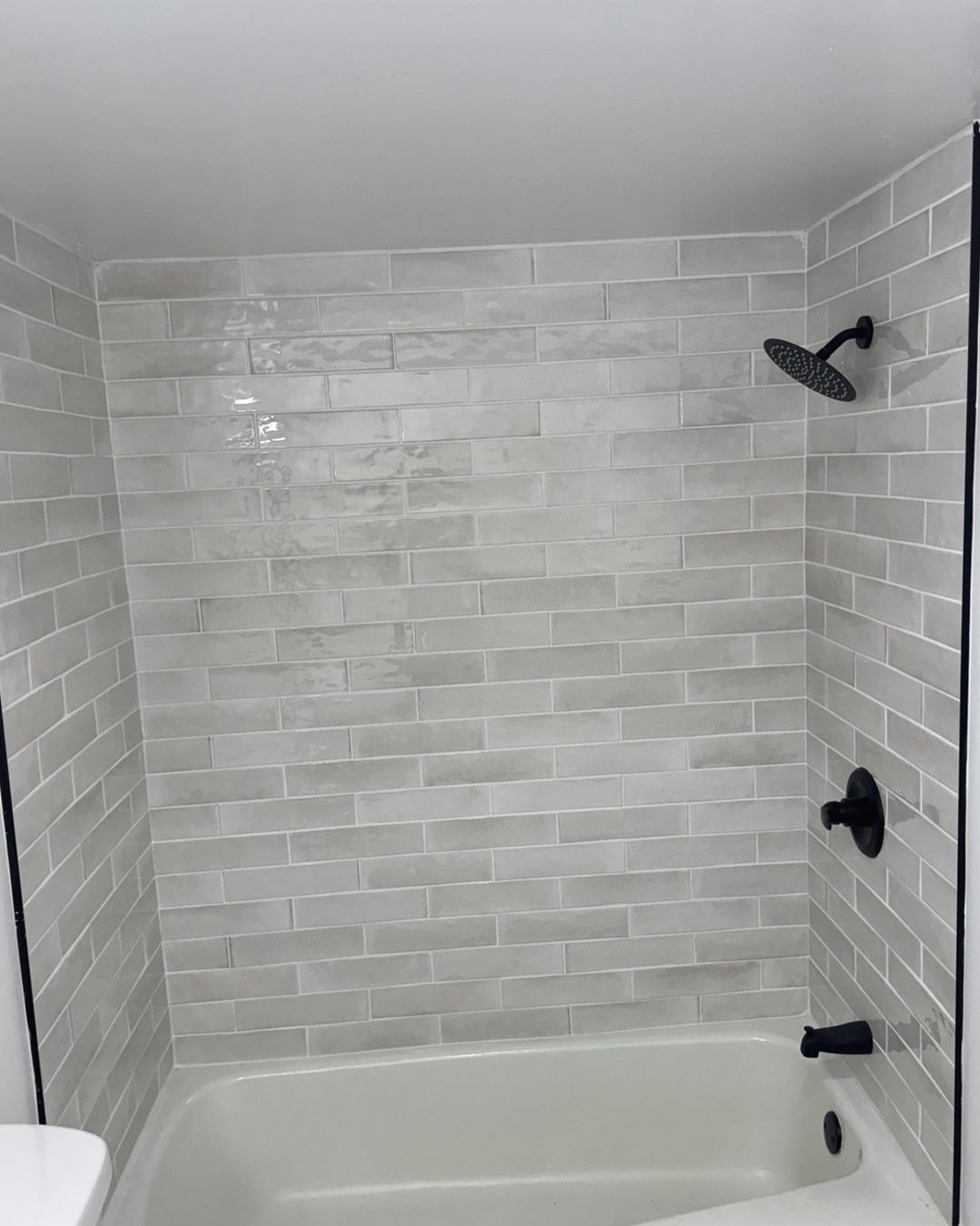 Completed bathtub surround with tile